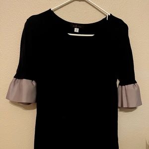 Short sleeve sweater with flared sleeve detail